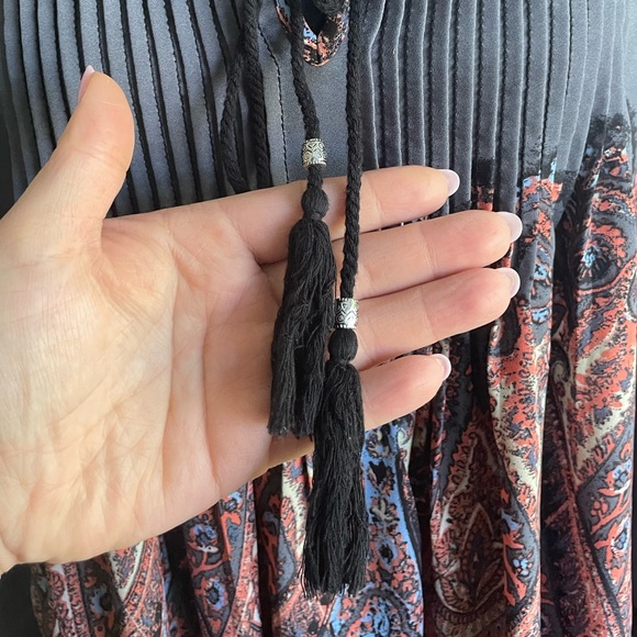 Anthropologie Meadow Rue • Multicolor Long Sleeve Blouse with TieString in Front - Picture 10 of 13